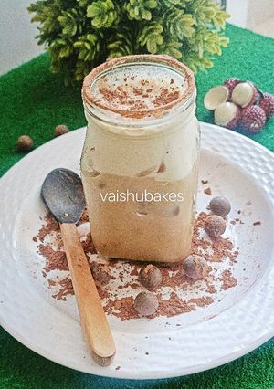 A picture of Caramel Coffee in Blender (with coffee seeds).