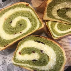 A picture of Ultra soft Matcha Bread （with Yudane or Tangzhong Method) —— for my friend， Eve.