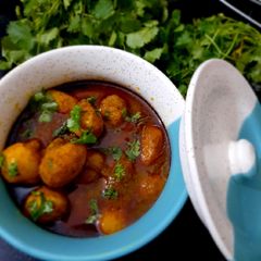 Potato & coriander leaves curry A picture of Potato & coriander leaves curry.
