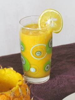 Una foto de Smoothie de Piña, Mandarina y Jengibre