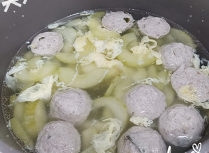 大黃瓜貢丸蛋花湯 的食譜成品照片