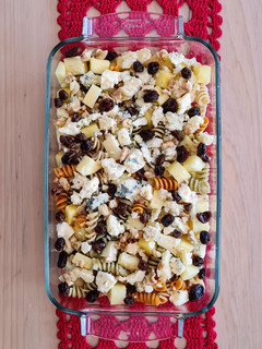 Una foto de Ensalada agridulce de piña y queso azul