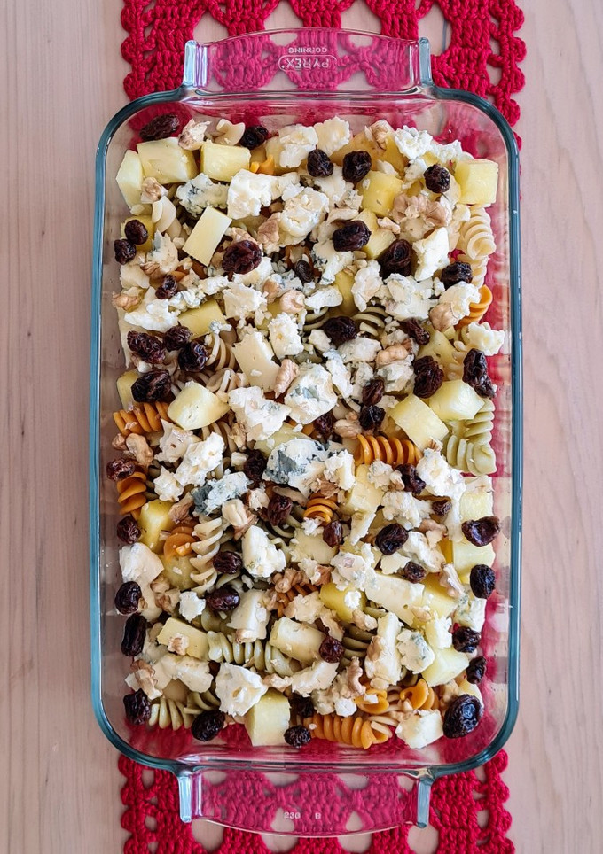 Una foto de Ensalada agridulce de piña y queso azul
