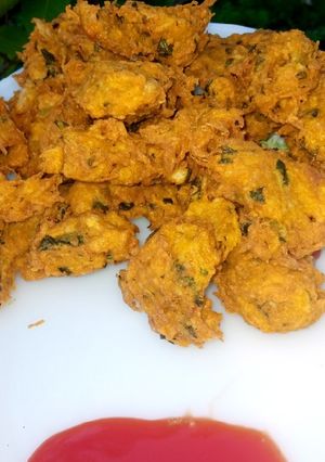 A picture of Crispy potato Lacha pakora.