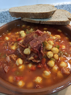 Una foto de Garbanzos a la "castellana" 🥄🍲