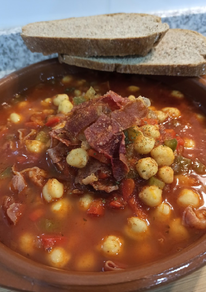 Una foto de Garbanzos a la "castellana" 🥄🍲