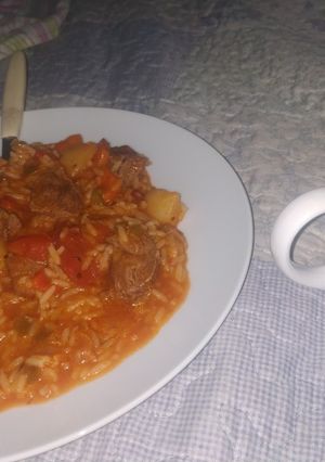 Una foto de Guiso de arroz 🍲🥘