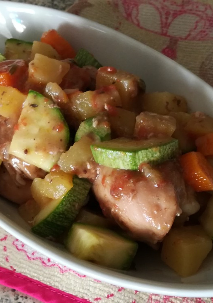 Una foto de Pollo Guisado con Vegetales