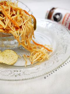 शेजवान गार्लिक नूडल्स (schezwan garlic noodles) रेसिपी मुख्य फोटो