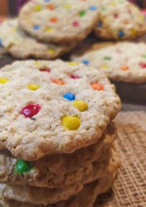 Una foto de Cookies de avena coloridos