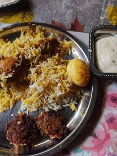 চিকেন বিরিয়ানি (Chicken Biriyani recipe in Bengali) রেসিপির প্রধান ছবি