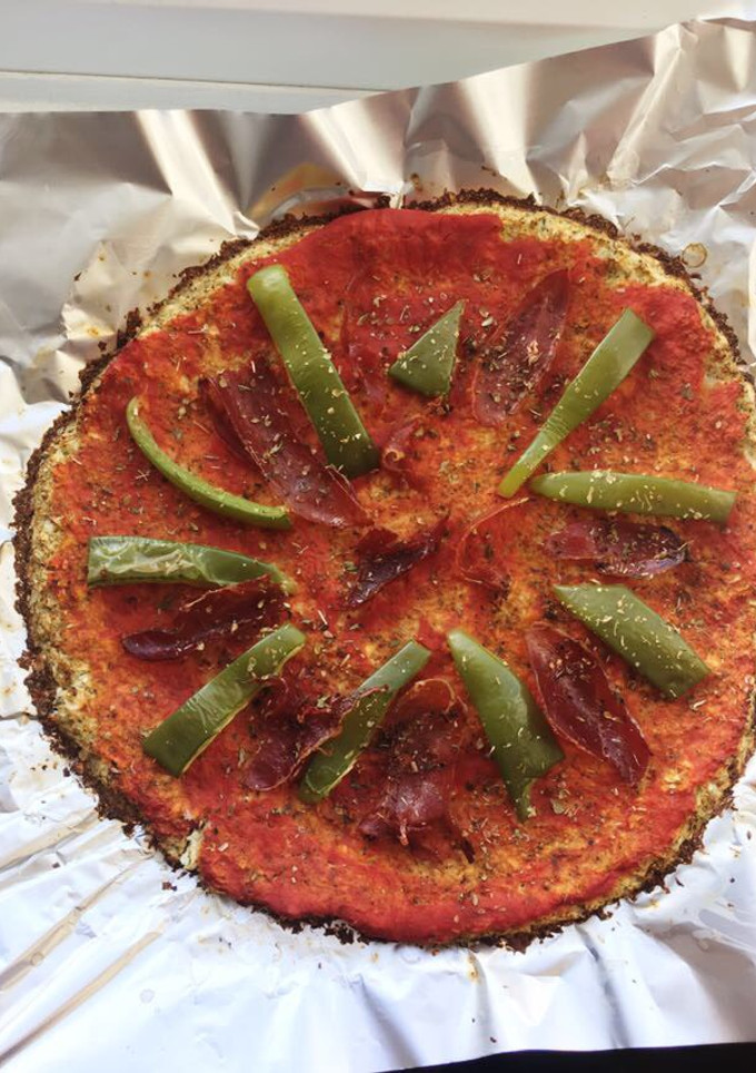Una foto de Pizza brócoli y coliflor