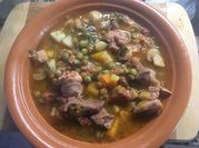 Una foto de lentejas con salchicha y chorizo