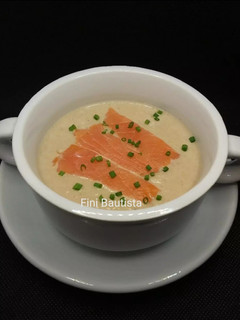 Una foto de Crema de champiñones con salmón ahumado