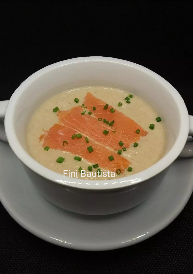 Una foto de Crema de champiñones con salmón ahumado