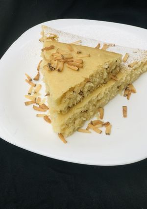 A picture of Basbausa (semolina cake).