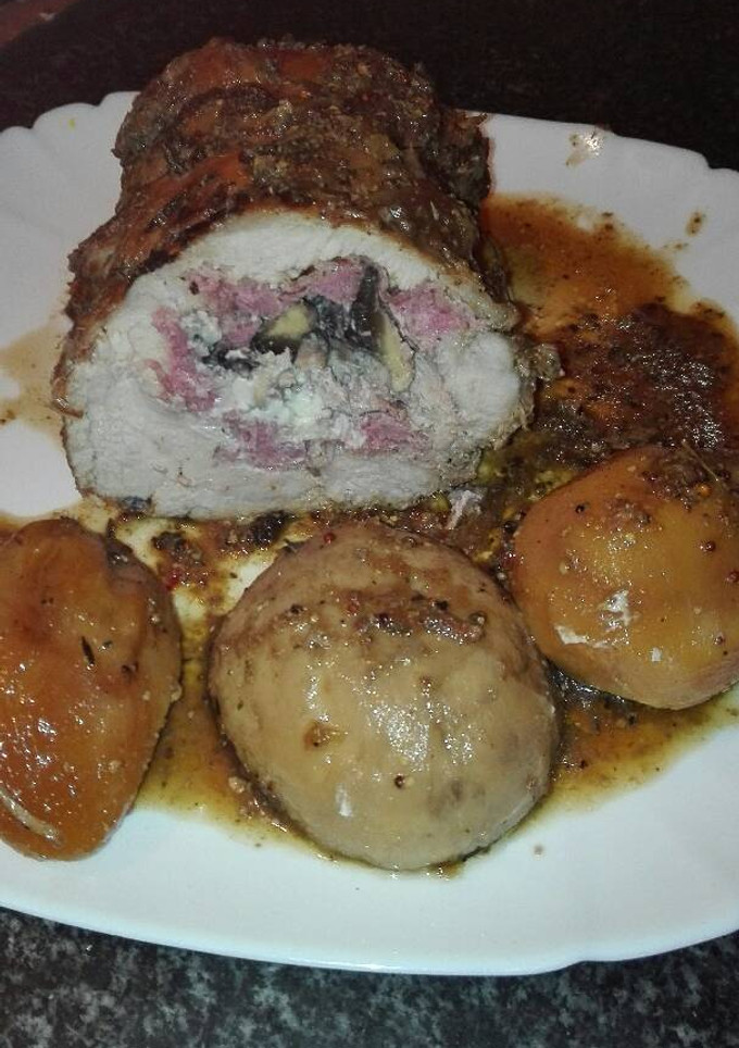 Una foto de Pechuga de pavo campero relleno de longaniza fresca y beicon