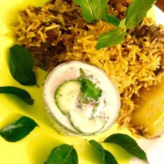 A picture of Signature Memoni Akni (Pulao).