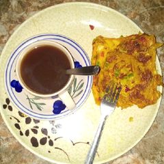 A picture of Bread omellete with tea.
