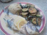 Une photo de dorade et vin blanc