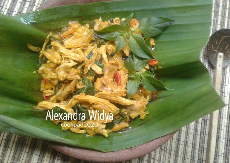 Resep Ayam Suwir Bumbu Kuning + Kemangi, Bisa Manjain Lidah
