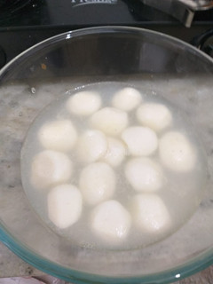 रसगुल्ला (Rasgulla recipe in hindi) रेसिपी मुख्य फोटो