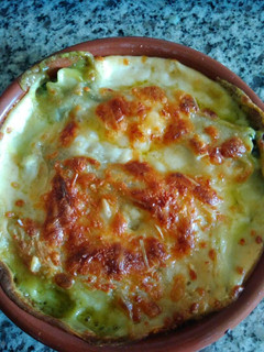 Una foto de Canelones de espinacas, piñones y pasas
