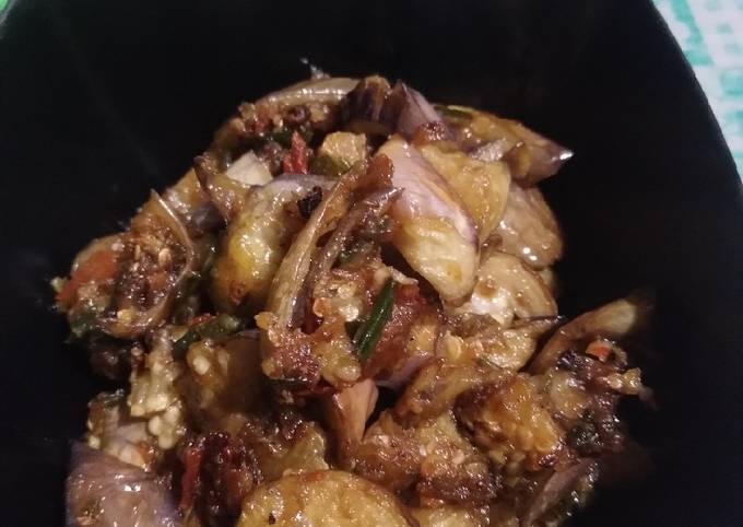 Bagaimana Menyiapkan Terong Ungu Sambal Ijo yang Enak Banget