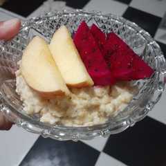 A picture of Bubur Oat dan Buah.