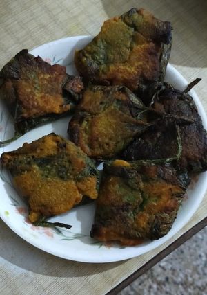 A picture of মুসুর ডালের পুর দিয়ে লাউ পাতা ভাজা.