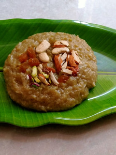 દુધીનો હલવો (Dudhi Halwa Recipe In Gujarati) રેસીપી મુખ્ય ફોટો