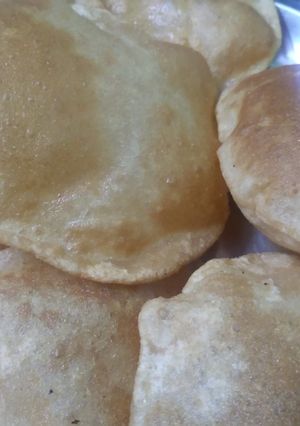 पूरी (poori recipe in Hindi) रेसिपी मुख्य फोटो