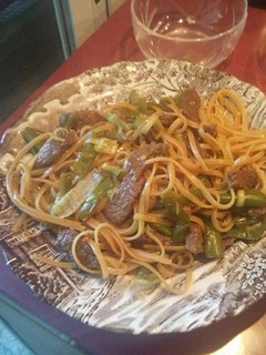 Una foto de Tallarines con ternera. Sabor oriental