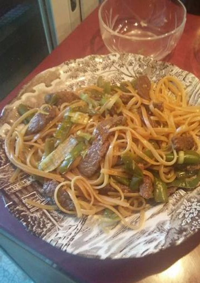 Una foto de Tallarines con ternera. Sabor oriental
