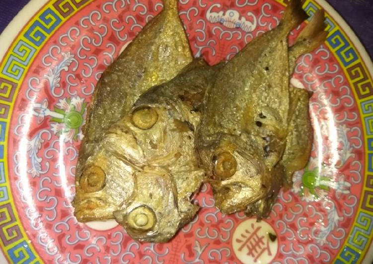 Ikan asin goreng garing