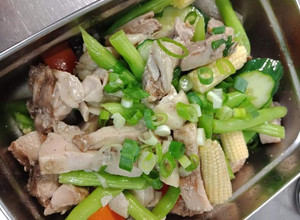 鹹水雞（電鍋料理） 的食譜成品照片