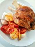 Codillo de cerdo con verduras asadas