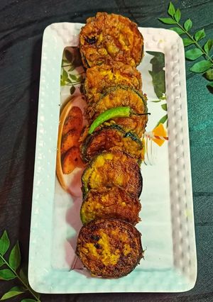 A picture of Baingan Bhaja (Bengali Eggplant Fritters).