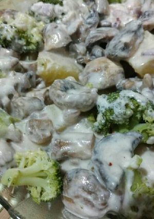Una foto de Cazuela de papas, champiñones y brócoli