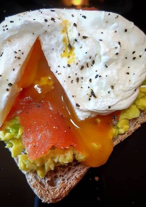 Foto di Combo perfetta: salmone, avocado e uovo