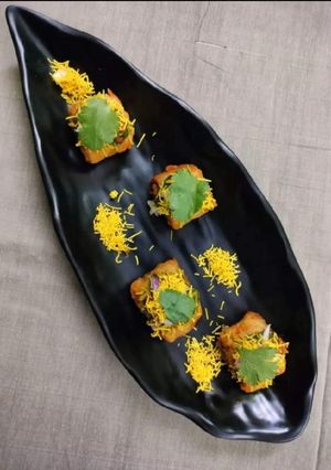 A picture of Samosa roll chat.