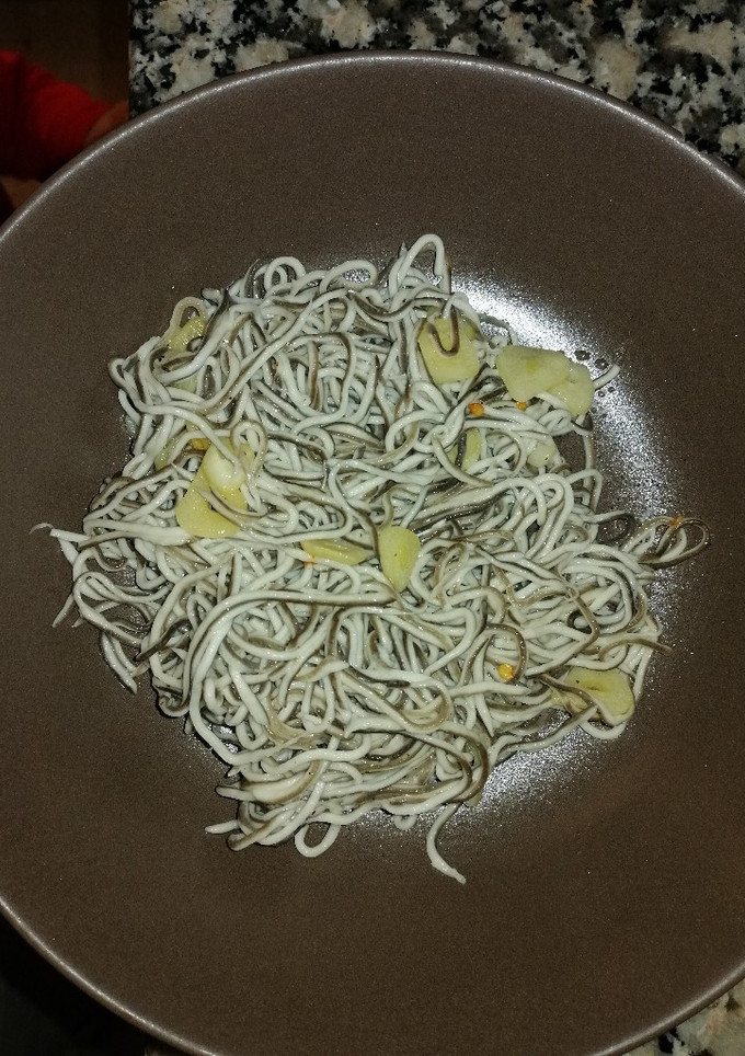 Una foto de Gula con ajillo