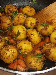 बेबी आलू की सब्जी (Baby Aloo ki sabji recipe in Hindi) रेसिपी मुख्य फोटो