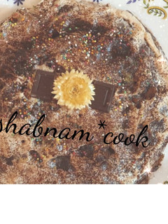 عکسی از دستور کیک شکلاتی با خامه ایسینگ کره ای🍰