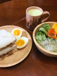 蒲燒鰻吐司·鮮蔬沙拉 的食譜成品照片