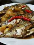 Simple Thai Dish: Sweet and Salty Mackerel (Pla Too Tom Kem)