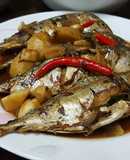 Simple Thai Dish: Sweet and Salty Mackerel (Pla Too Tom Kem)