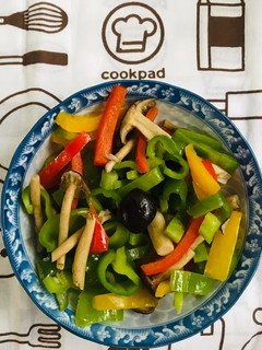 青椒炒柳松菇-簡單上菜 的食譜成品照片
