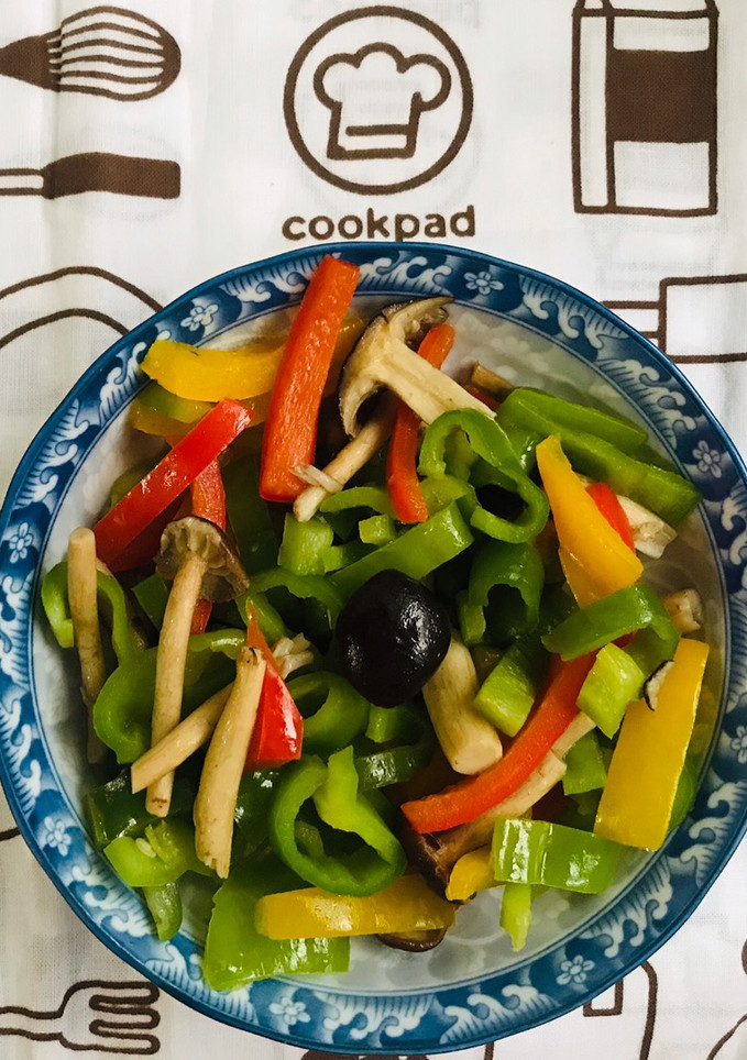 青椒炒柳松菇-簡單上菜 的食譜成品照片