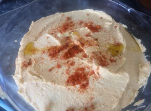 Una foto de Hummus de garbanzos y tahini